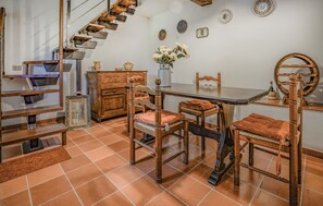 Interior - Awesome home in Castelnuovo Val di Cec (Castelnuovo Val di Cec)