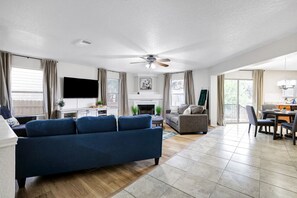 Smart-TV, fotballspill og bordtennis