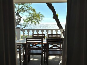 Outdoor dining - 6-Bedroom Beachfront Villa with Private Pool (Lian)