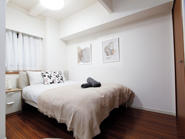 1 chambre, fer et planche à repasser, accès au Wi-Fi (inclus)