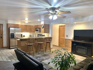 Smart TV, fireplace