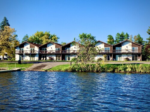 Every Room with a Beautiful View of The Wisconsin River *