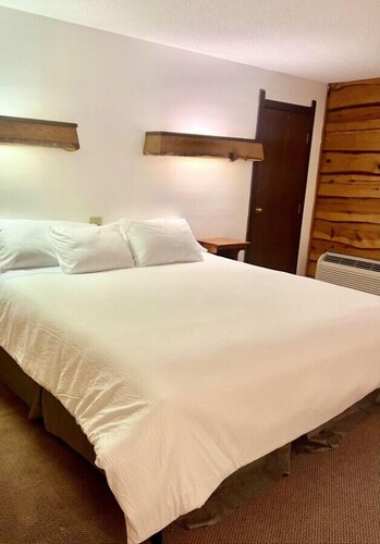 Every Room with a Beautiful View of The Wisconsin River *