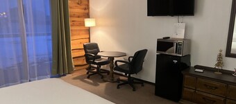 Bridge Inn 2nd Floor1 KingBed Balcony River View