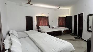 Classic Room | Desk, free WiFi, bed sheets