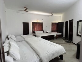 经典客房 | 办公桌、免费 WiFi、床单