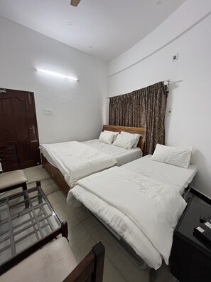 Deluxe-rum | Skrivbord, gratis wi-fi och sängkläder