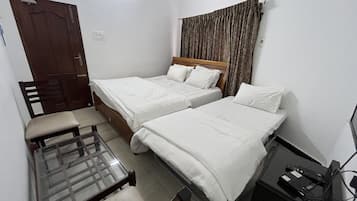 Deluxe Room | Desk, free WiFi, bed sheets