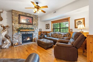 Smart-tv och eldstad