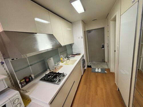 Cozy 1-bedroom condo in Seoul at Gangnam station near