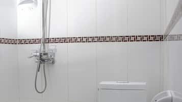 Classic Double Room | Bathroom | Shower, hair dryer
