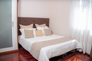 Classic Double Room | Individually furnished, desk, soundproofing, free WiFi - Hôtel Les 12 Collines, Ivato Ambohijanahary (Antananarivo)
