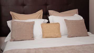 Ameublement personnalisé, bureau, chambres insonorisées, Wi-Fi gratuit