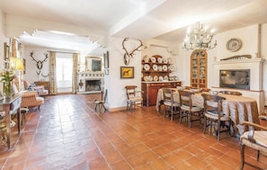 Dining - Beautiful home in Higuera de la Sierra (Higuera de la Sierra)