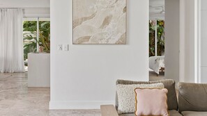 Interior - Casa Luxe - Heated Pool, Infared sauna and close to Salt Village (Kingscliff)
