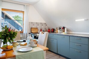 Dining - Apartment 'Ferienwohnung Lisa' with Private Terrace, Private Garden and Wi-Fi (Behrensdorf)