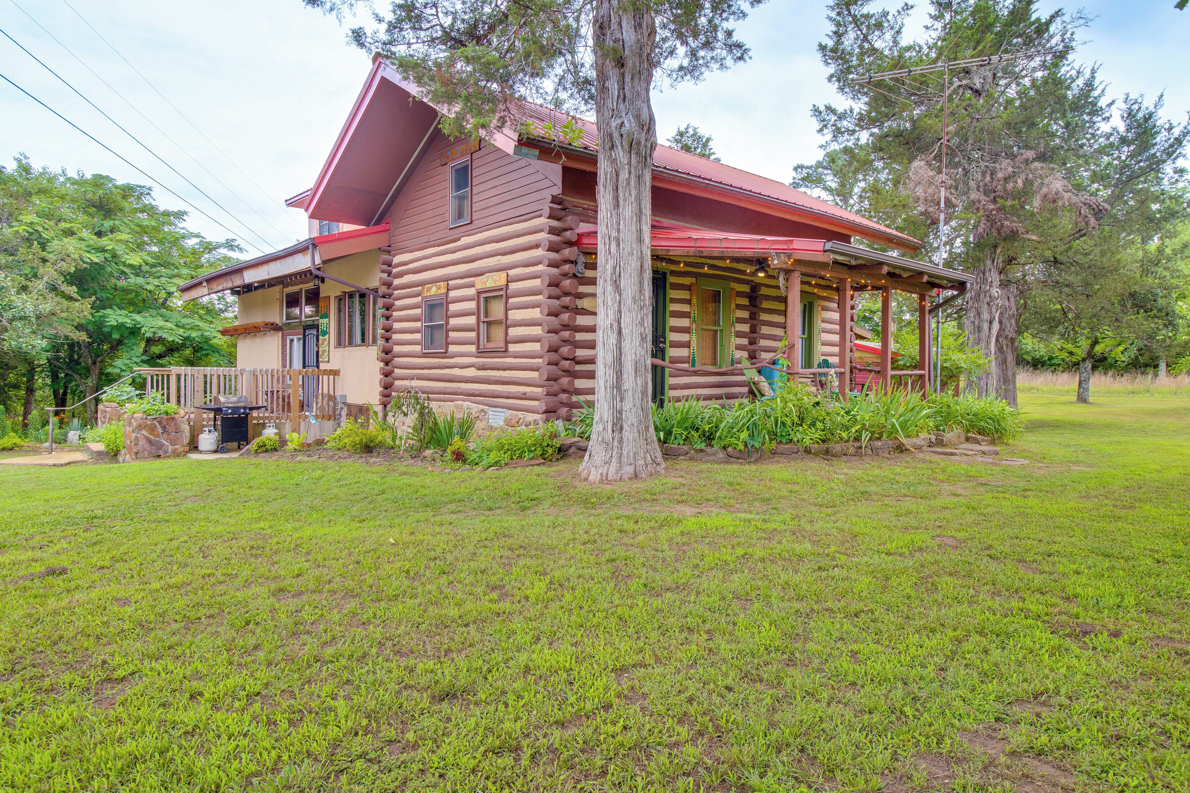 Relaxing Calico Rock Cabin Near Historic District