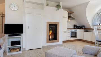 Fernseher, Kamin, DVD-Player, Stereoanlage