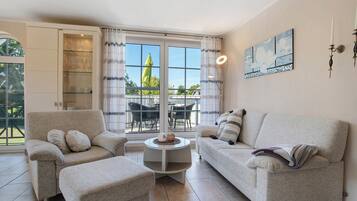 Fernseher, Kamin, DVD-Player, Stereoanlage