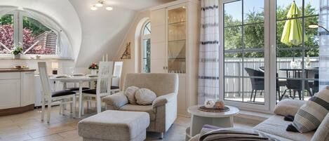 Fernseher, Kamin, DVD-Player, Stereoanlage