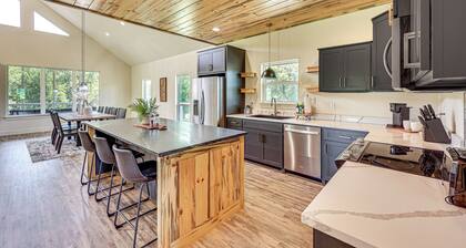 Riverfront Murfreesboro Cabin w/ Fire Pit