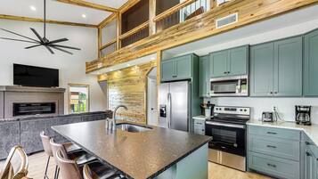 Microwave, stovetop, dishwasher, coffee/tea maker