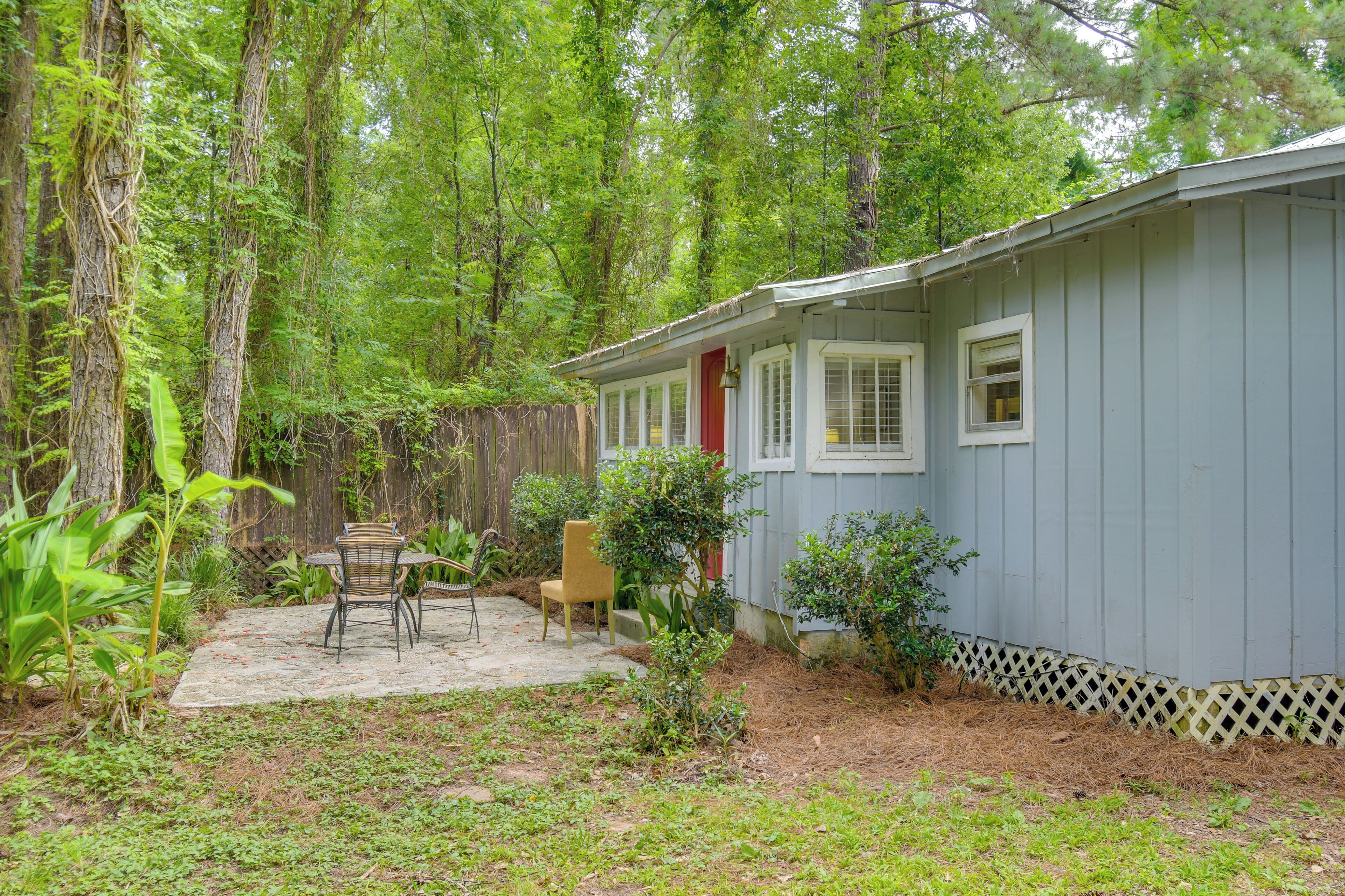 Fairhope Vacation Rental | 2BR | 2BA | 1,200 Sq Ft | 3 Steps Required