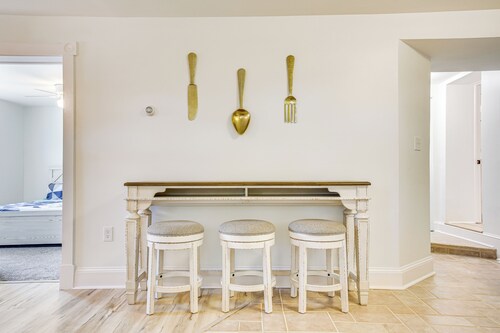 Walk to Beach: Somers Point Apartment!