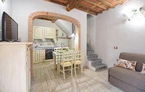 TV - Cozy home in Gualdo with WiFi (Gualdo)