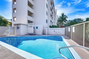 Pool - Kailua-Kona Condo w/ Balcony: Walk to the Beach! (Kailua-Kona)