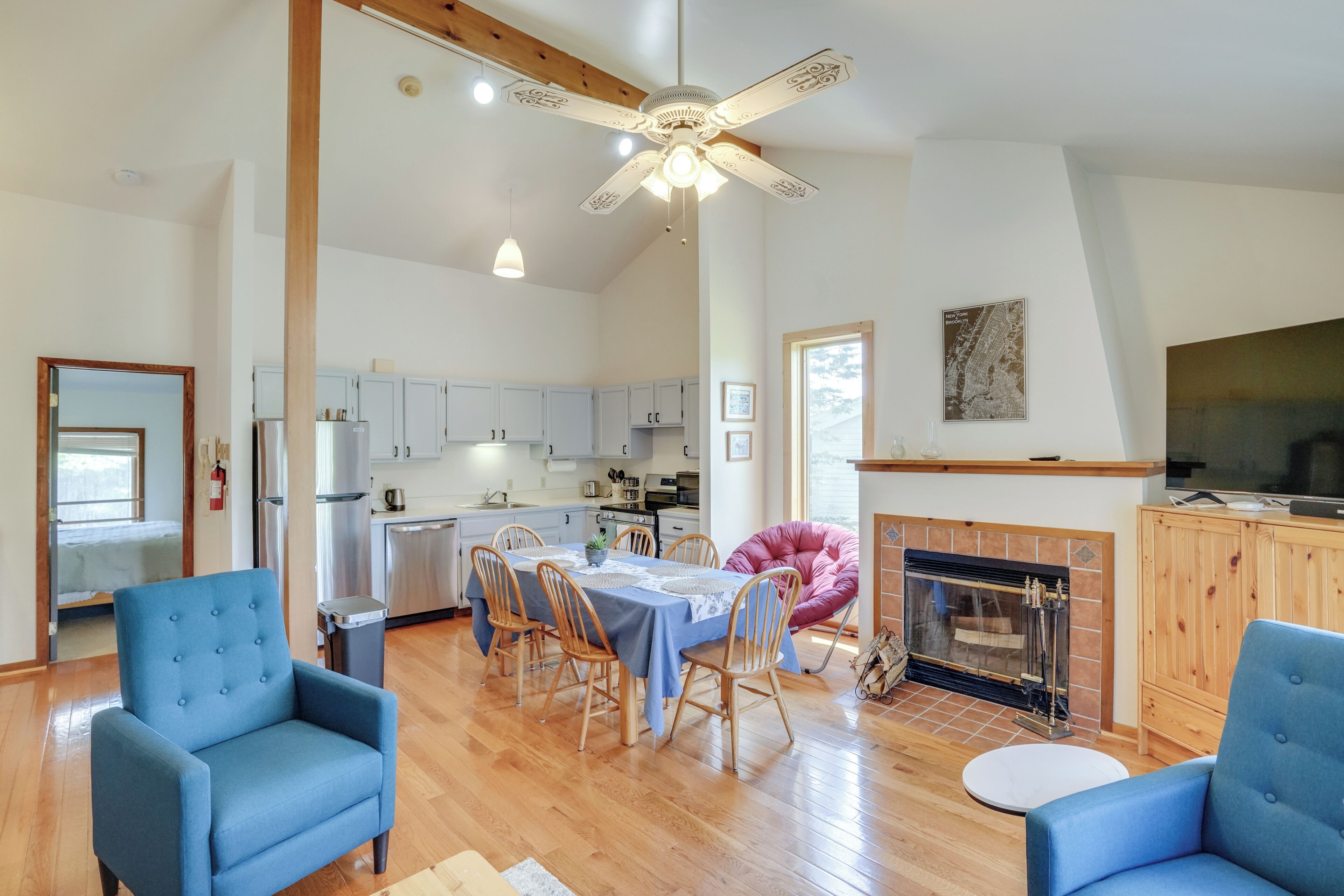 Catskills Townhome ~ 2 Mi to Windham Mountain Club