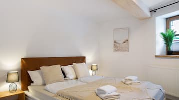 2 bedrooms, iron/ironing board, free WiFi, bed sheets