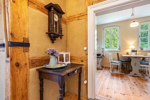 Dining - Apartment 'Ferienwohnung Im Landschloss' with Shared Terrace, Shared Garden and Wi-Fi (Calau)