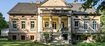 Apartment 'Ferienwohnung Im Landschloss' with Shared Terrace, Shared Garden and Wi-Fi