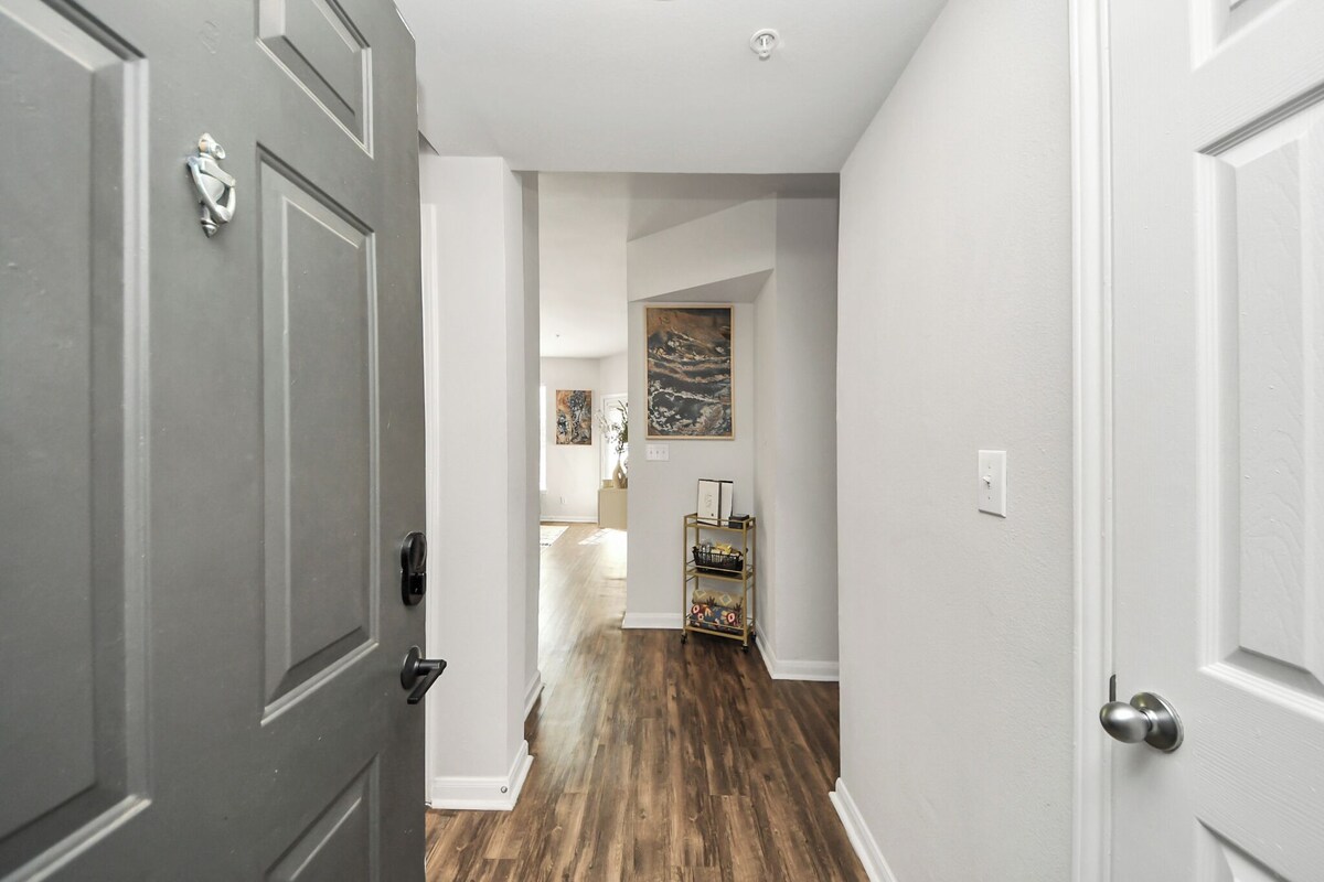 Photo 32 of Stylish 3 Bd W/ Pool & Gym NRG Rodeo HTX Med Centr