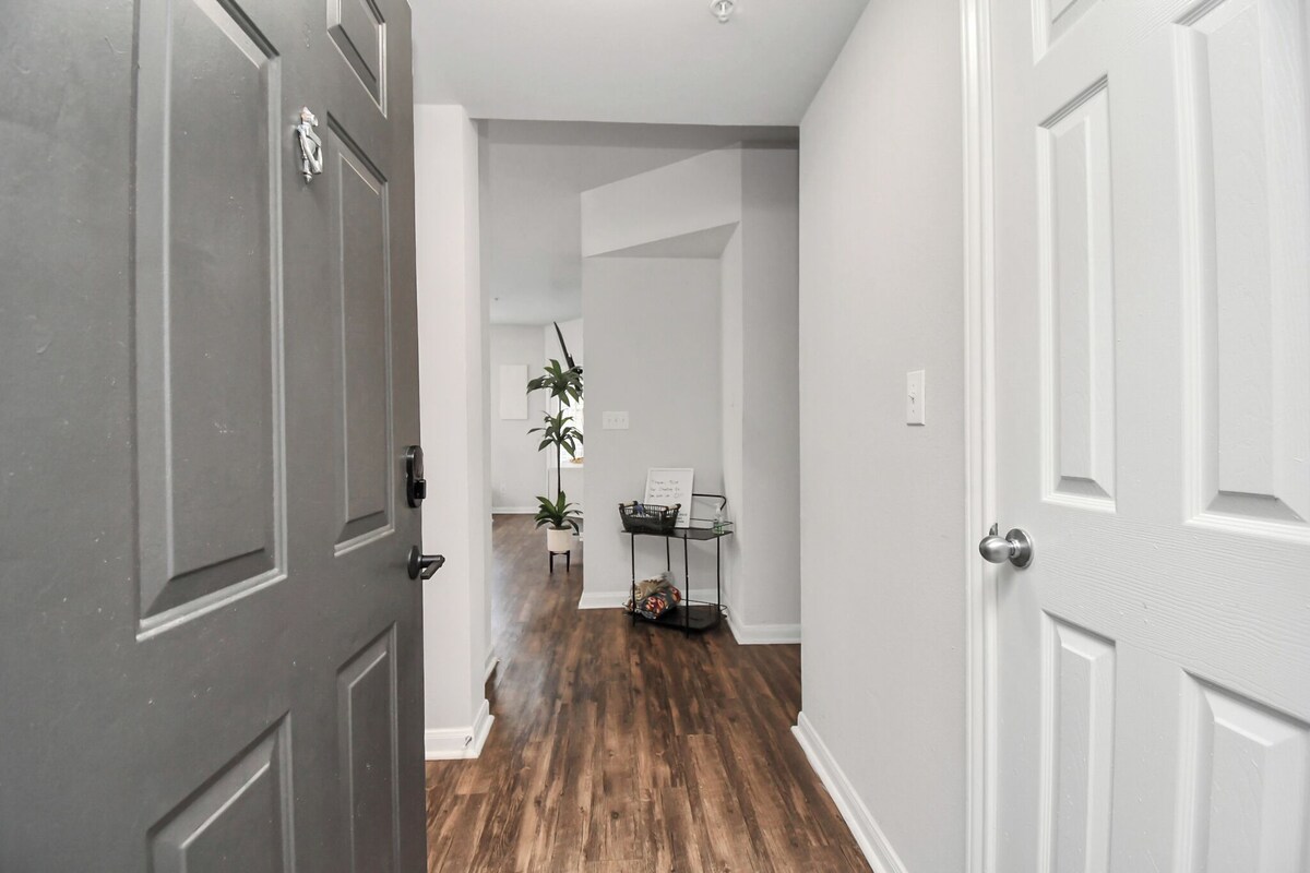 Photo 13 of Stylish 3 Bd W/ Pool & Gym NRG Rodeo HTX Med Centr