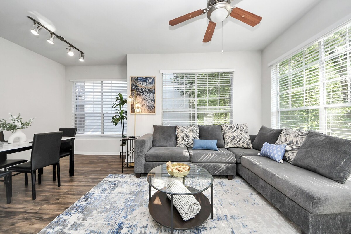 Photo 2 of Stylish 3 Bd W/ Pool & Gym NRG Rodeo HTX Med Centr
