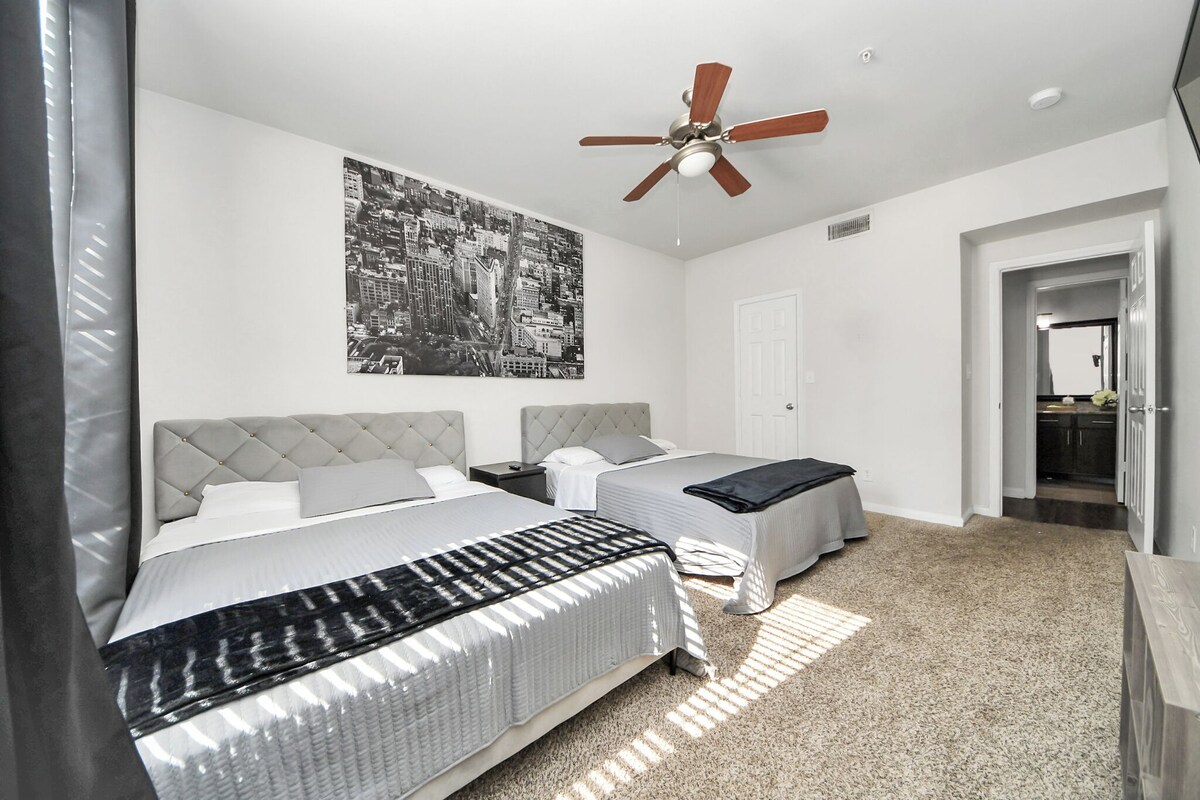 Photo 19 of Stylish 3 Bd W/ Pool & Gym NRG Rodeo HTX Med Centr