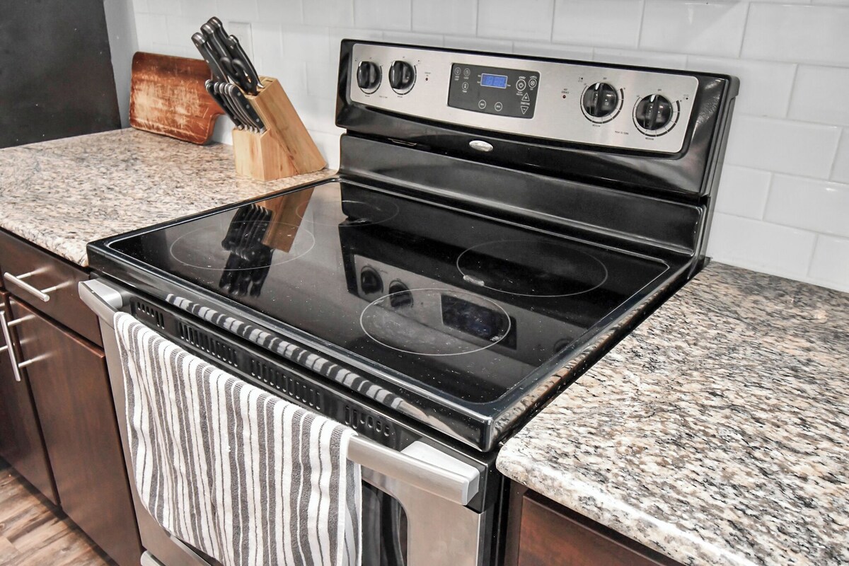 Photo 12 of Stylish 3 Bd W/ Pool & Gym NRG Rodeo HTX Med Centr