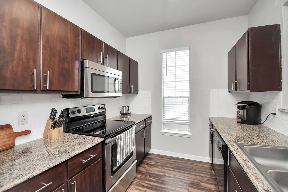 Photo 10 of Stylish 3 Bd W/ Pool & Gym NRG Rodeo HTX Med Centr