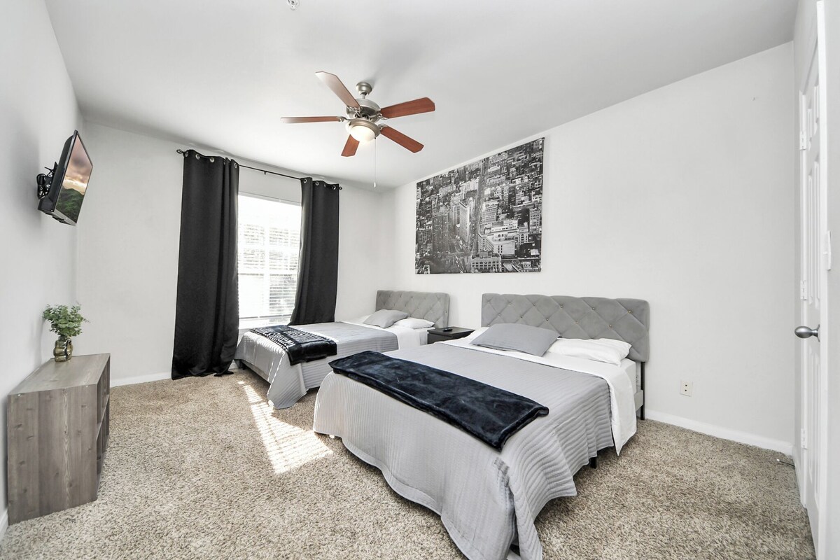Photo 18 of Stylish 3 Bd W/ Pool & Gym NRG Rodeo HTX Med Centr