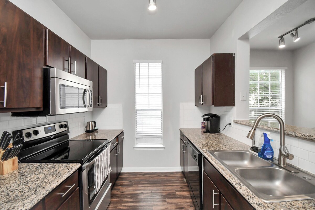 Photo 14 of Stylish 3 Bd W/ Pool & Gym NRG Rodeo HTX Med Centr