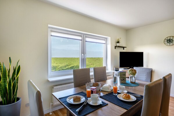 Dining - Apartment 'Ferienwohnung Wattenmeer 3' with Shared Garden and Wi-Fi (Pellworm)