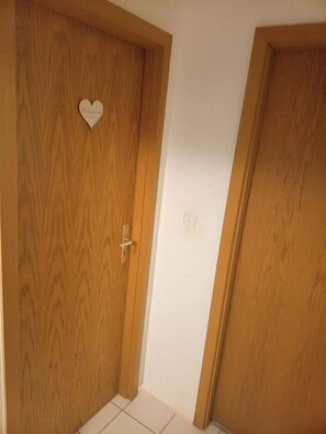 Interior - Apartment 'Wohnung Ländliche Lage Mit Springbr' with Private Terrace, Private Garden and Wi-Fi (Wald)