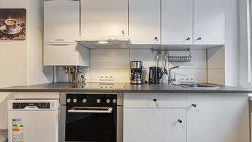 Refrigerador, horno, parrilla de estufa y lavavajillas