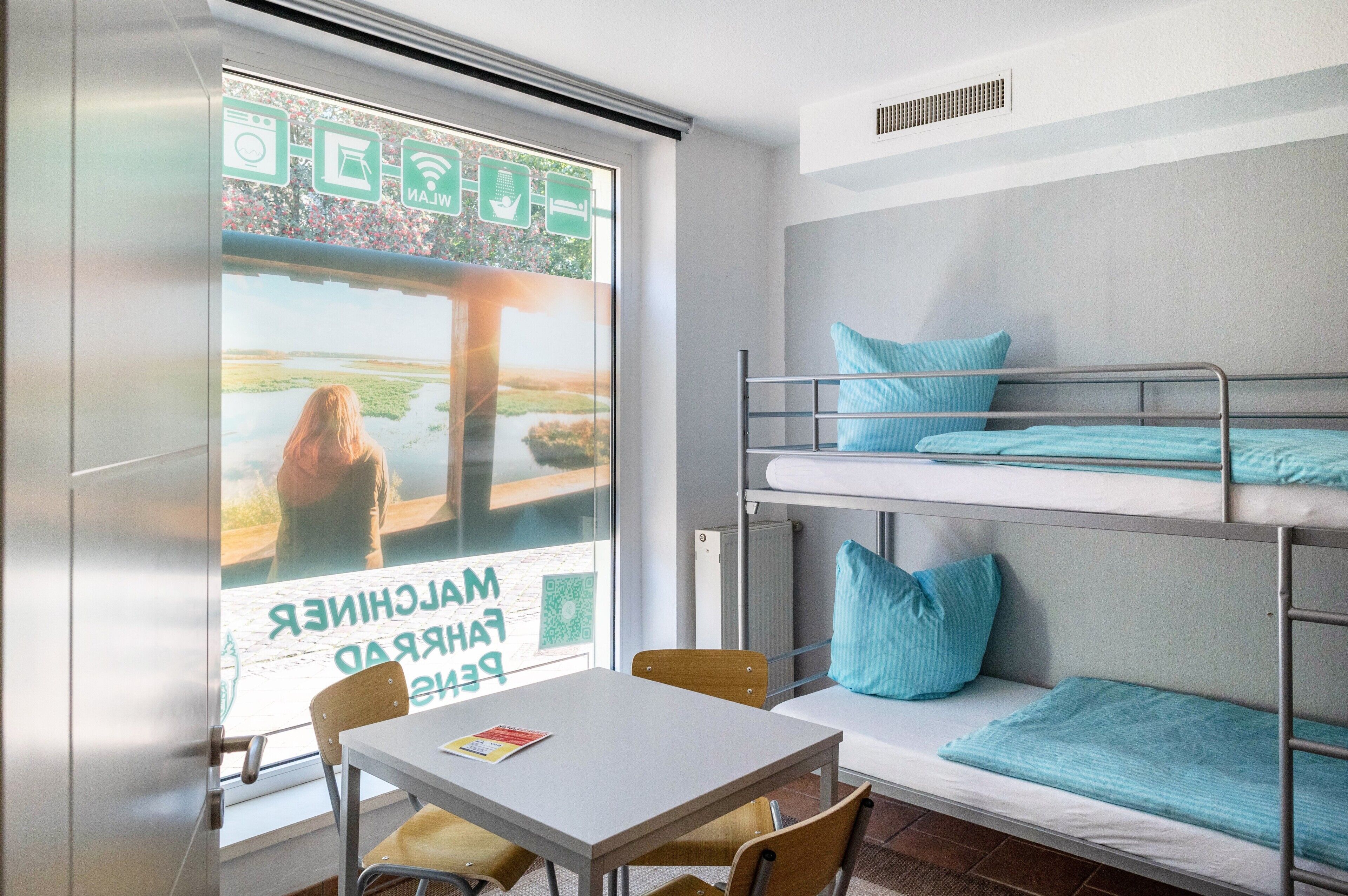 3 室のベッドルーム、WiFi (無料)、ベッドシーツ