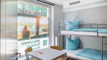 3 室のベッドルーム、WiFi (無料)、ベッドシーツ