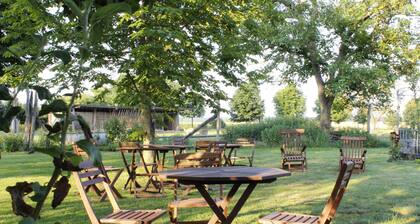 Appartement 'Damwildhof Fewo Zur Kastanie' avec jardin partagé et Wi-Fi