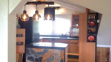 Fridge, oven, stovetop, dishwasher