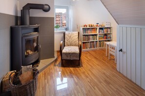 Interior - Apartment 'Omi Anni' with a view of the market square, Private Terrace and Wi-Fi (Schlitz)